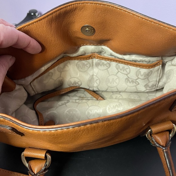 Michael Kors Large Hamilton Bag Brown with Lock & Key - Picture 5 of 9